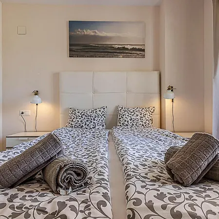 Spacious Apartment, El Coloso Apartment